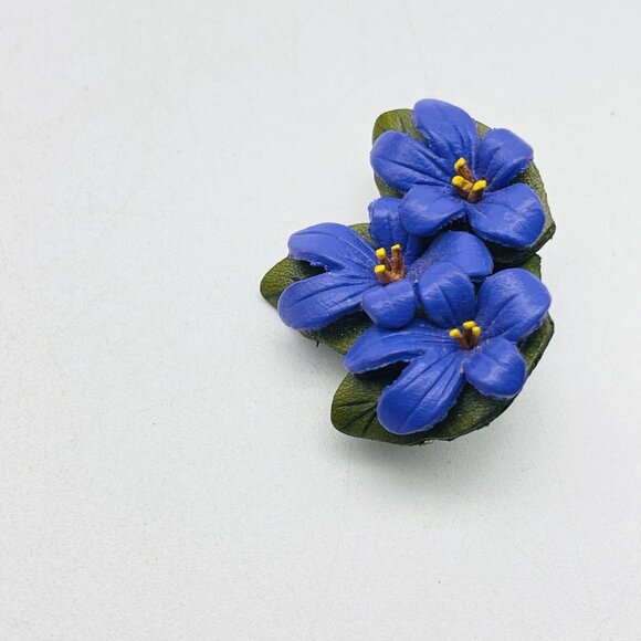 Vintage Blue Flower Brooch Green Leaves Hand Painted Clay Floral Pin Cottagecore - Picture 2 of 5